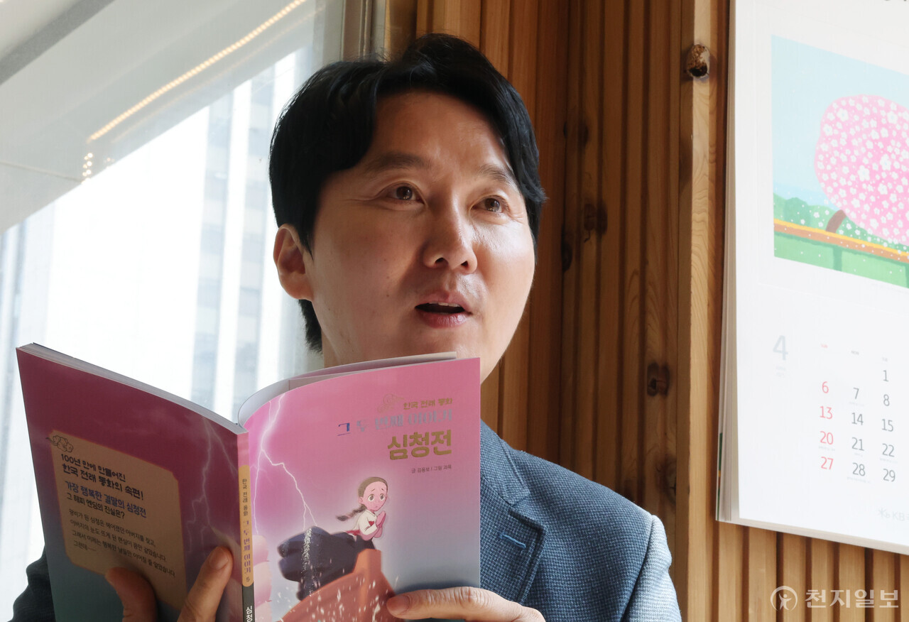 [천지일보=남승우 기자] 김용보(51) 와이앤북스 대표가 지난달 31일 본지와 인터뷰를 하고 있다. ⓒ천지일보 2025.04.10.