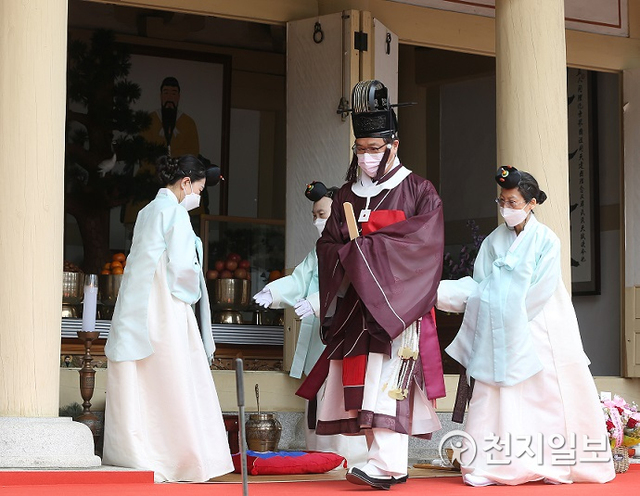 서울 종로구 사직단에서 단기 4350년 어천절을 맞아 어천절 대제가 진행되는 모습.  (제공: 종로구의회) ⓒ천지일보DB