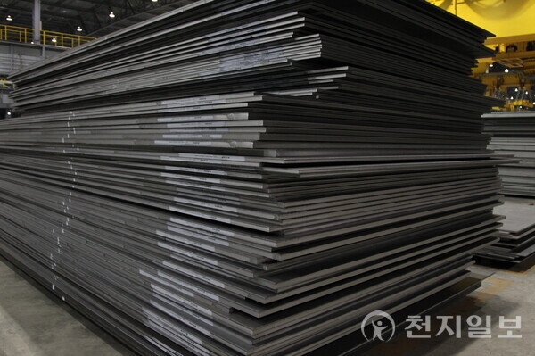 현대제철 당진제철소에서 생산되는 후판. (제공: 현대제철) ⓒ천지일보 2025.04.16.