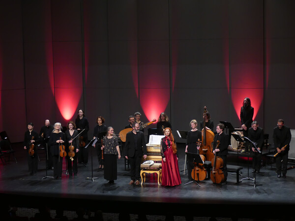 올해 한화클래식은 파트리샤 프티봉과 프랑스를 대표하는 아마릴리스 앙상블의 첫 내한 무대를 선보인다. 파트리샤 프티봉과 아마릴리스 앙상블의 협연 모습. (제공: 한화그룹) ⓒ천지일보 2025.04.16.