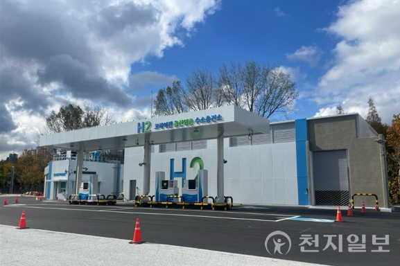 오는 7일부터 분격 운영에 들어가는 울산명촌 수소충전소. 명촌 수소충전소는 수소버스 3대를 동시 충전할 수 있고, 버스 포함 대형 화물차는 하루 360대, 일반 승용차도 1440대를 충전할 수 있는 국내 최대 규모다. (제공: 울산시청) ⓒ천지일보 2025.04.03.