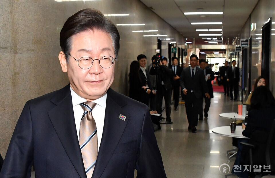 [천지일보=박준성 기자] 대선 출마를 선언한 더불어민주당 이재명 전 대표가 16일 서울 여의도 국회에서 열린 제21대 대통령 후보자 선출을 위한 경선 공명선거 실천 서약식에 참석하고 있다. ⓒ천지일보 2025.04.16.