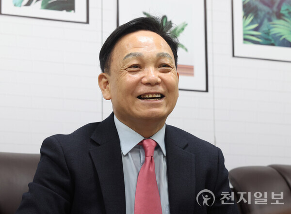 [천지일보=남승우 기자] 포토블루 박수홍 대표가 본지와 인터뷰를 진행하고 있다. ⓒ천지일보 2025.04.23.