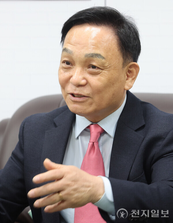 [천지일보=남승우 기자] 포토블루 박수홍 대표가 본지와 인터뷰를 진행하고 있다. ⓒ천지일보 2025.04.23.