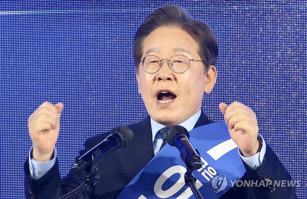 더불어민주당 이재명 대선 경선 후보가 19일 오후 충북 청주체육관에서 열린 '제21대 대통령선거 후보자 선출을 위한 충청권 합동연설회'에서 연설하고 있다. (출처: 연합뉴스)