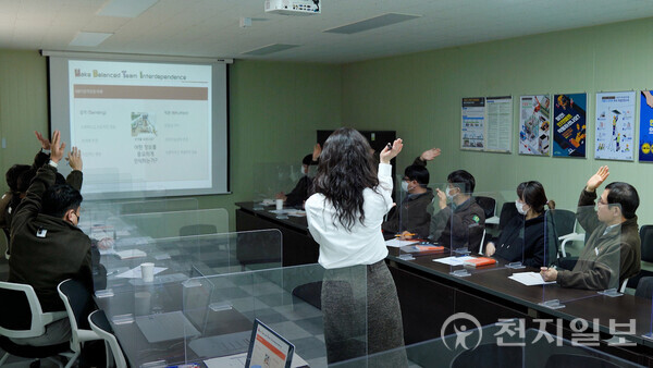 ㈜한화 건설부문은 사내 심리상담실 ‘라포레나(RAPPORENA)’ 프로그램을 통해 임직원의 정신건강 증진과 건강한 조직문화 조성에 나서고 있다. (제공 : 한화 건설부문) ⓒ천지일보 2025.04.23.