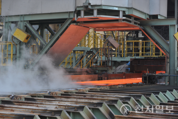 광양제철소 열연공장 내부 모습. (제공: 포스코) ⓒ천지일보 2025.04.26.