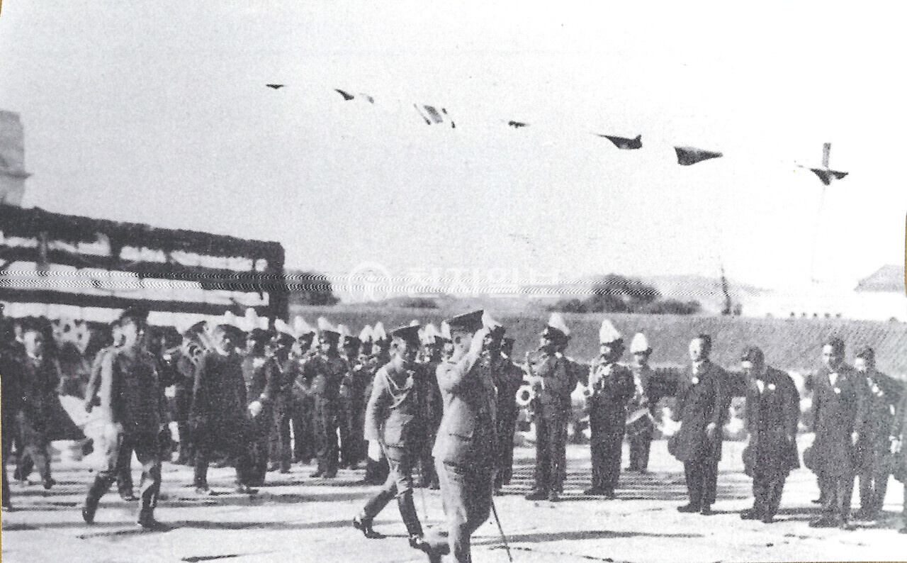 홍구공원 경축식장 입장. 일왕 생일을 축하하기 위해 일제 군 수뇌부들이 입장하고 있다. 군악대의 연주와 관리들의 인사를 받고 있다. 이때만 해도 일제에게 축제 분위기였다. (제공: 정성길 기록사진연구가) ⓒ천지일보 2025.04.29.
