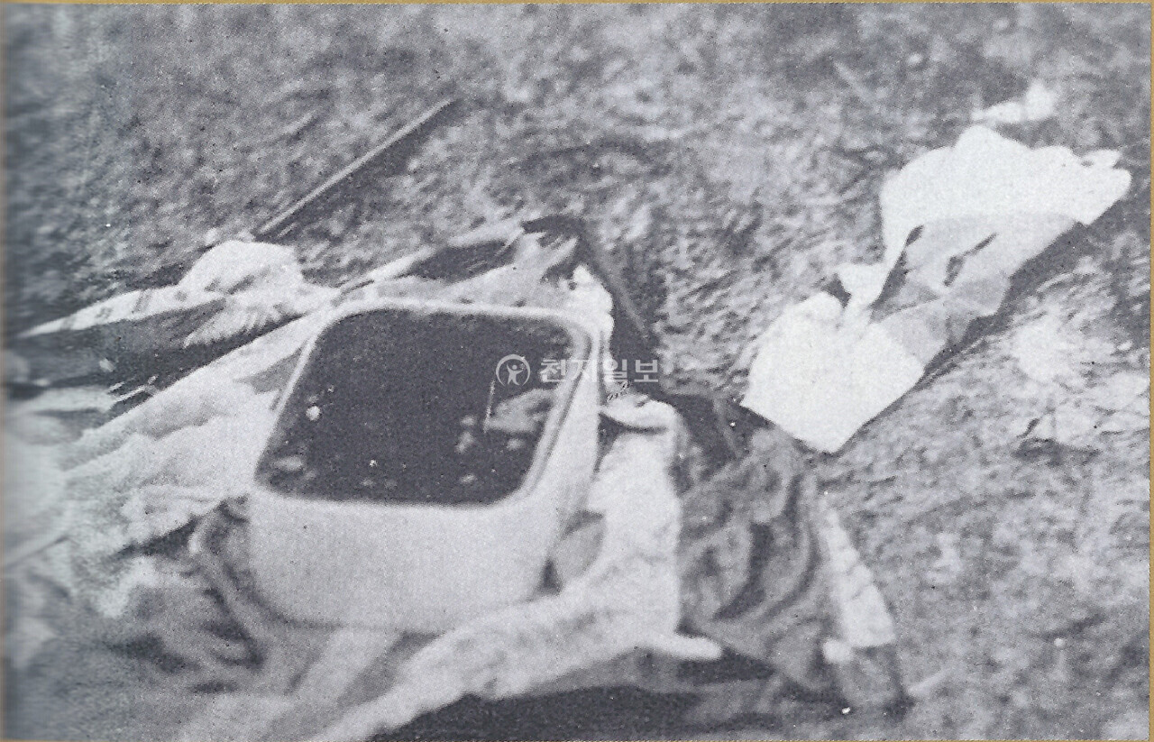 미처 던지지 못한 도시락 폭탄. 윤봉길 의사는 물통용 폭탄과 도시락용 폭탄 2개를 준비해 물통 폭탄을 던져 성공시켰고, 나머지 도시락 폭탄은 재차 던지려는 중에 일제군에게 제압당해 사용하지 못했다. 물통용은 형체를 알아볼 수 없었기에 지금까지도 윤 의사가 도시락 폭탄을 사용한 것으로 많이 알고 있다. (제공: 정성길 기록사진연구가) ⓒ천지일보 2025.04.29.