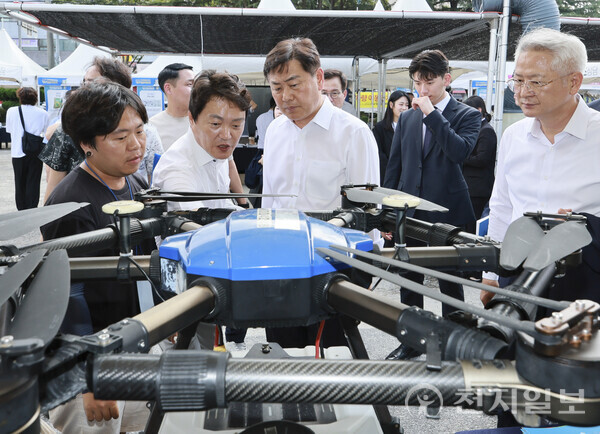 전북특별자치도 출범 1년 4개월, 자율과 균형발전을 내세운 정책이 잇따랐지만 도민 체감도는 여전히 낮고 경제지표와 청년 유출은 악화돼 실효성에 대한 회의가 커지고 있다. 사진은 제1회 청년창업박람회. (제공: 전북특별자치도청) ⓒ천지일보 2025.05.15.