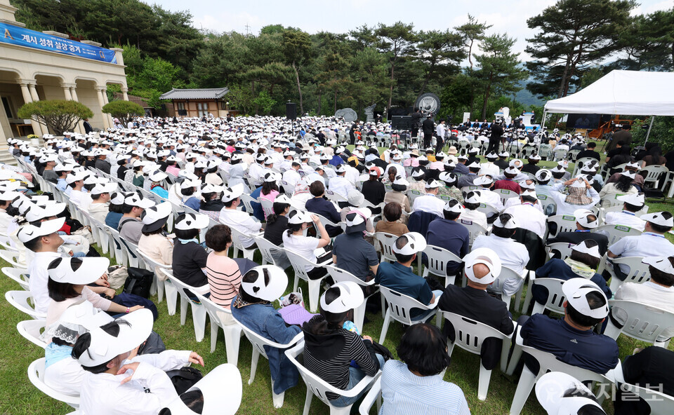 [천지일보=박준성 기자] 신천지예수교 증거장막성전(신천지예수교회) 이만희 총회장이 17일 경기 청평 신천지 평화연수원에서 목회자를 대상으로 열린 ‘계시성취 실상증거 신천지 말씀대성회’에서 강연하고 있다.ⓒ천지일보 2025.05.17.