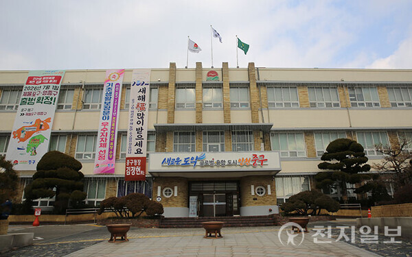 신천지가 매입한 인스파월드 건축물에 대해 공연장과 근생시설로 건축허가를 내준 인천 중구청. 중구청은 반대민원이 거세지자 갈등 조정을 위해 양측 의견을 조회하며 관련 절차를 밟았다. ⓒ천지일보 2024.01.11.