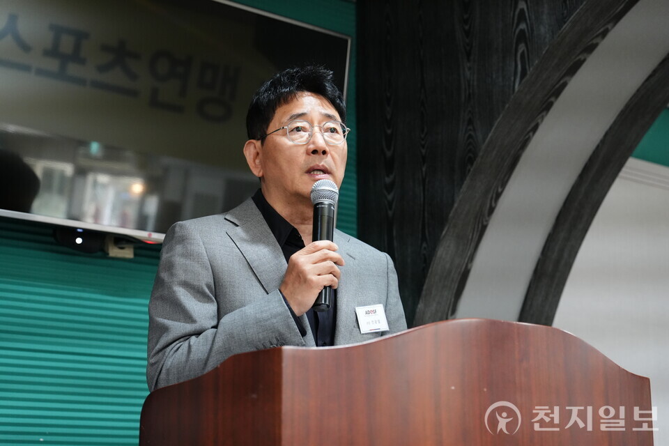 [천지일보=김미라 기자] 축사하는 전광렬 배우 겸 모다갤러리 관장 ⓒ천지일보 2025.05.30.