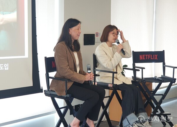 [천지일보=황해연 기자] 유니스 킴 넷플릭스 최고 프로덕트 책임자(CPO, 왼쪽)와 이강이 디렉터가 13일 서울 오피스에서 12년 만에 새롭게 개편된 TV UI를 비롯해 넷플릭스의 프로덕트 철학과 기능을 소개하고 있다. ⓒ천지일보 2025.06.13.