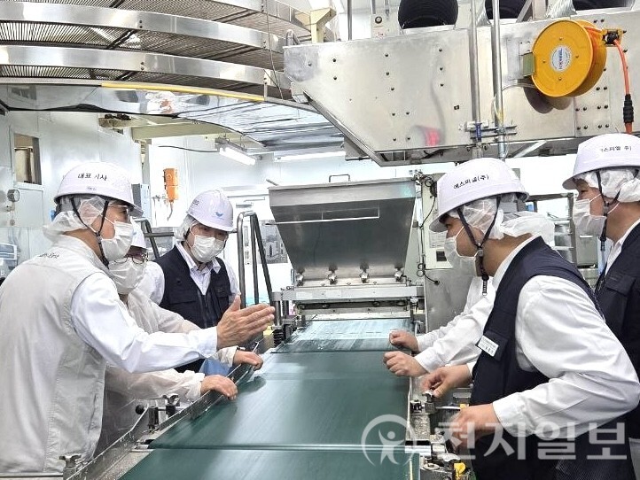 SPC그룹 계열사 생산센터에서 노∙사∙외부전문가 합동 안전점검을 실시하고 있다. (제공: SPC그룹) ⓒ천지일보 2025.06.18.