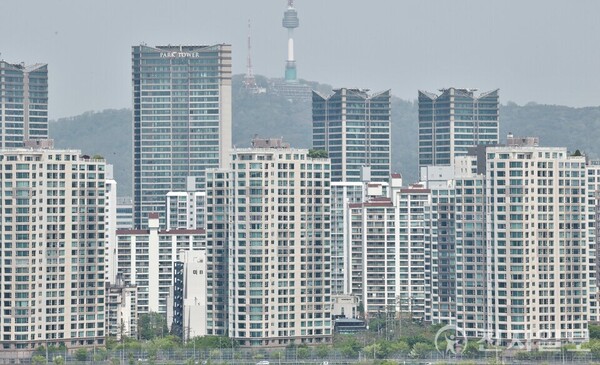 [천지일보=이시문 기자] 24일 오후 서울 동작구에서 바라본 용산구 아파트 모습. ⓒ천지일보 2025.04.24.