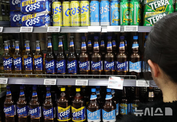 서울 시내 한 대형 마트에 진열된 맥주. (출처: 뉴시스)
