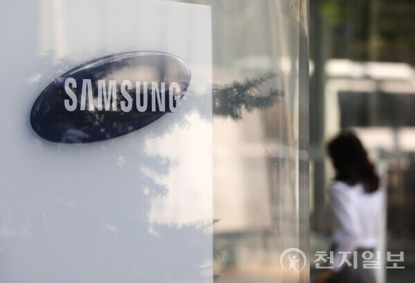 [천지일보=남승우 기자] 국내 상장사 실적 1위였던 삼성전자가 올해 2분기 시장 기대치를 크게 밑도는 ‘어닝 쇼크’를 기록했다. 사진은 서울 서초구 삼성전자 서초사옥의 모습.