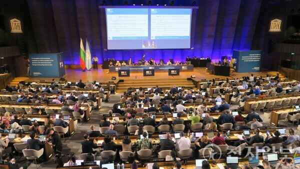 지난 12일(현지시간) 프랑스 파리에서 열린 제47차 유네스코 세계유산위원회 회의장 내부 (제공: 국가유산청) ⓒ천지일보 2025.07.14.