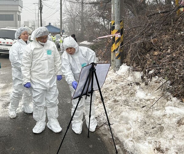 오후석 경기도 행정2부지사가 지난 1월 양주시 양돈농가에 방문해 아프리카돼지열병(ASF) 방역 대응 상황을 점검하고 있다. (제공: 경기도) ⓒ천지일보 2025.07.17.