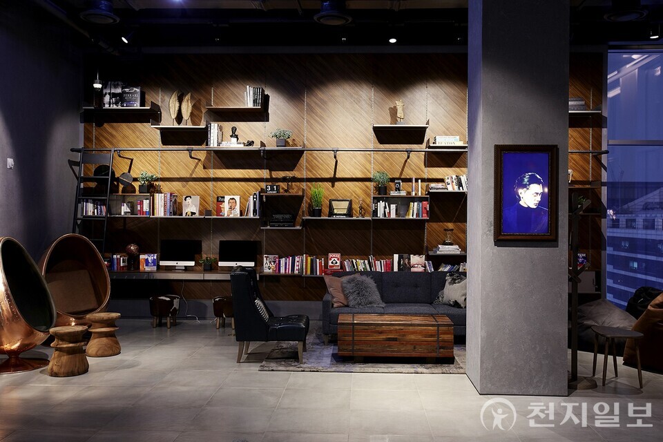 L7 홍대 바이 롯데 로비. (제공: 롯데호텔앤리조트) ⓒ천지일보 2025.07.18.