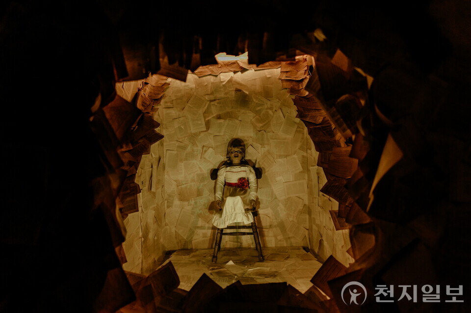 연일 폭염이 기승을 부리는 가운데 전설의 공포 영화 시리즈 ‘컨저링’을 기반으로 한 몰입형 체험전이 국내에 상륙한다. (제공: 덕스) ⓒ천지일보 2025.07.24.