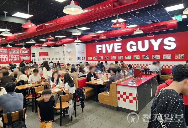 [천지일보=정다준 기자] 파이브가이즈 4호점 서울역점. ⓒ천지일보DB