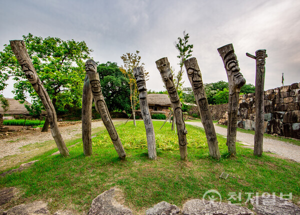 순천 낙안읍성 내에 세워진 장승 (출처: 게티이미지뱅크) ⓒ천지일보 2025.08.11.