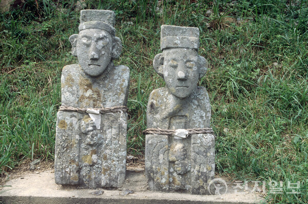 사천 가산리 석장승 중 하신장 남장승 정면 모습 ⓒ천지일보 2025.08.11.