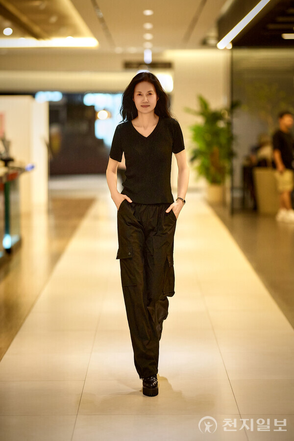 [천지일보=원민음 기자] 써미트 포럼 모델 송경숙씨가 워킹을 하고 있다. ⓒ천지일보 2025.08.12.