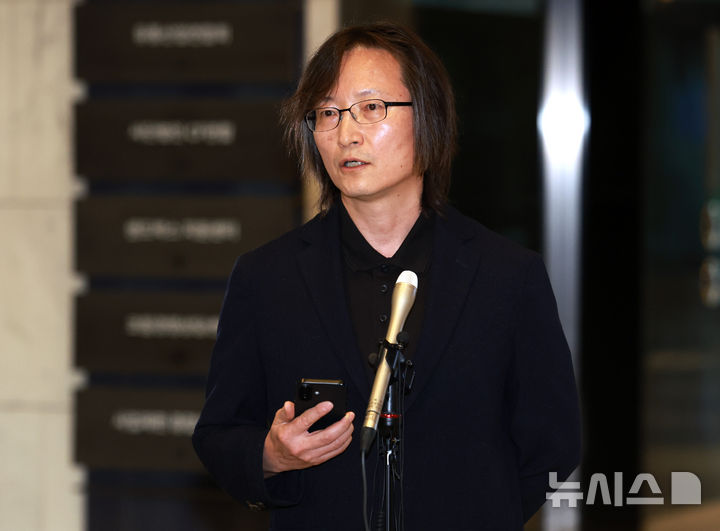 주병기 공정거래위원장 후보자가 14일 오전 서울 중구 대한상공회의소에 마련된 청문회 준비 사무실로 출근하며 취재진의 질문에 답하고 있다. (출처: 뉴시스)