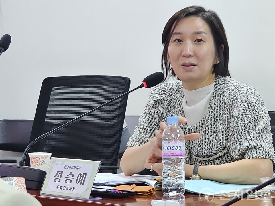 [천지일보=양효선 기자] 정승혜 산업통상자원부 무역진흥과장이 지난달 15일 세미나에서 발언하고 있다. 정 과장은 “중고차 수출이 50억 달러를 돌파한 것은 산업 전환의 가능성을 보여주는 지표”라고 말했다. ⓒ천지일보 2025.08.17.