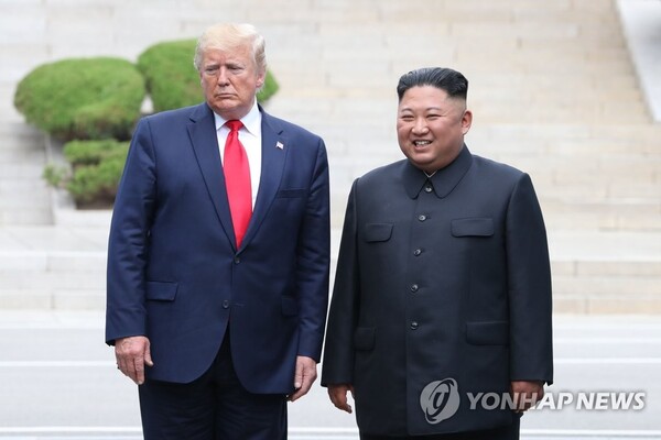 판문점서 만난 김정은과 트럼프[연합뉴스 자료사진]