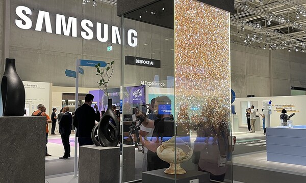 (베를린=연합뉴스) 유럽 최대 가전 전시회 'IFA 2024' 공식 개막을 하루 앞둔 5일 (현지시간) 삼성 단독 부스에 투명 마이크로 LED가 설치돼 있다. 2024.9.5