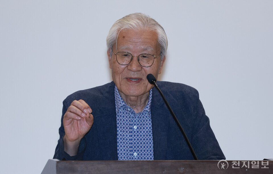 [천지일보=박준성 기자] 조갑제 조갑제탓컴 대표가 5일 서울 여의도 국회의원회관에서 열린 ‘인성·예절·한자교육 법제화를 위한 공청회’에서 주제발표를 하고 있다. ⓒ천지일보 2025.09.05.