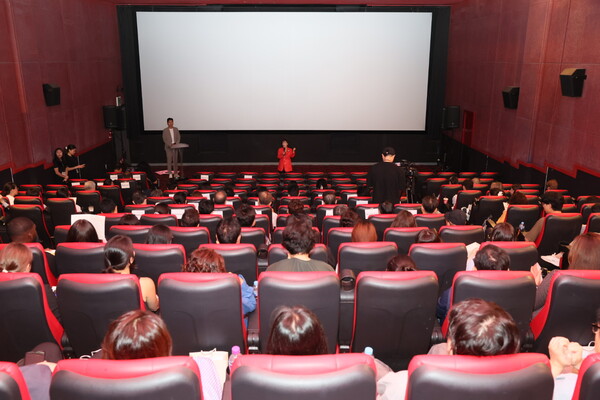 16일 오후 서울 CGV명동역 씨네라이브러리에서 열린 다큐멘터리 영화 ‘로스트 버스데이’ 시사회에서 박선영 진실화해위원장이 축사하고 있다. (제공: 진실화해위원회)