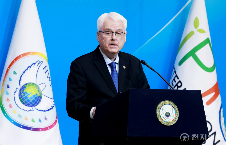 [천지일보=박준성 기자] 18일 충북 청주에서 국제평화 NGO ㈔하늘문화세계평화광복(HWPL) 주최로 열린 ‘HWPL 9.18 평화 만국회의 제11주년 기념식’에서 이보 요시포비치 크로아티아 전 대통령이 축사를 하고 있다.ⓒ천지일보 2025.09.18.