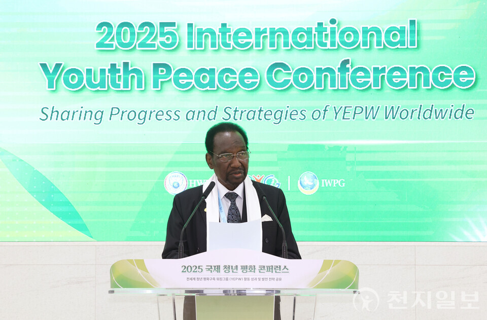 [천지일보=남승우 기자] 18일 충북 청주에서 열린 ‘2025 국제 청년 평화 콘퍼런스’에서 디온쿤다 트라오레 말리 제5대 대통령이 축사를 하고 있다. 국제청년평화그룹(IPYG)는 이날 행사를 통해 전 세계청년 평화구축 워킹그룹(YEPW) 활동 성과 및 발전 전략을 공유했다. ⓒ천지일보 2025.09.18.
