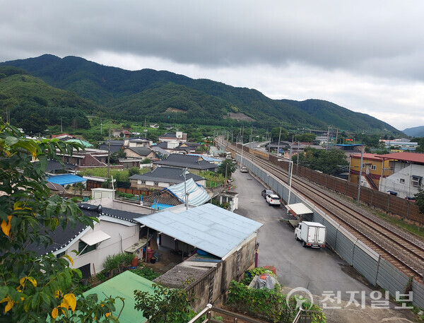 [천지일보 전북=김동현 기자] 출산·민생 지원 격차와 생활 불편 속에 전주·완주 통합 논의가 ‘발전 기대’와 ‘혜택 축소 우려’로 주민 민심을 갈라놓고 있다. 사진은 완주군 상관면 상원신마을. ⓒ천지일보 2025.09.19.