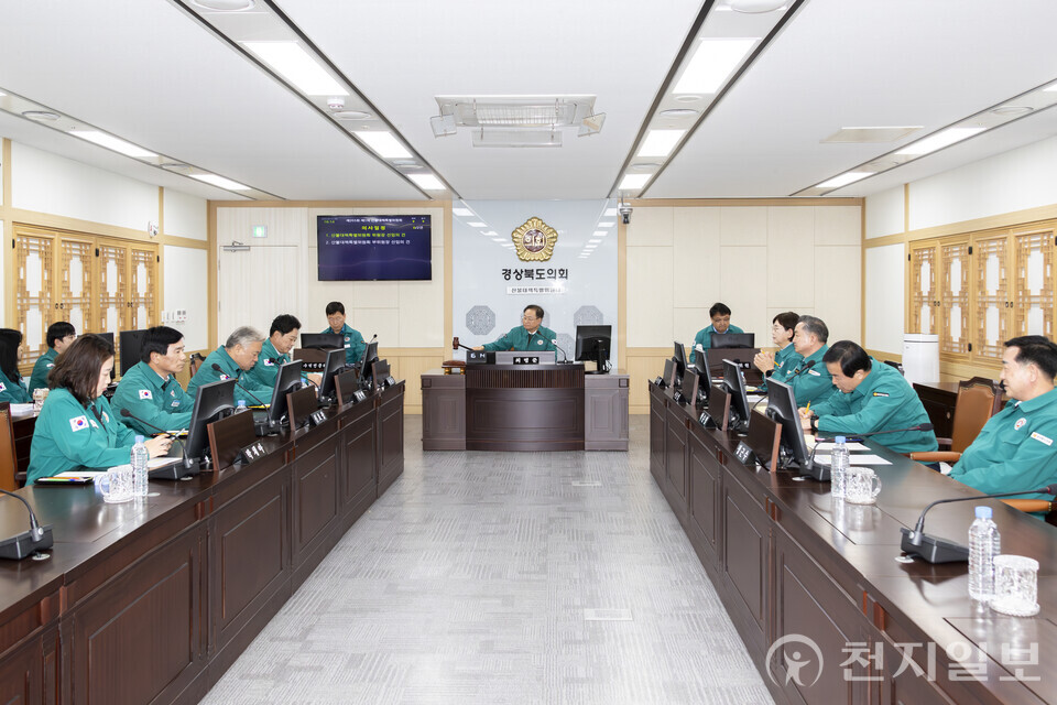 경상북도의회 산불대책특별위원회가 지난 3월 경북 초대형 산불 피해보상을 위한 특별법 제정이 18일 국회 산불피해지원대책특별위원회를 통과한 것에 대해 환영의 뜻을 밝혔다. (제공: 경상북도의회) ⓒ천지일보 2025.09.19.