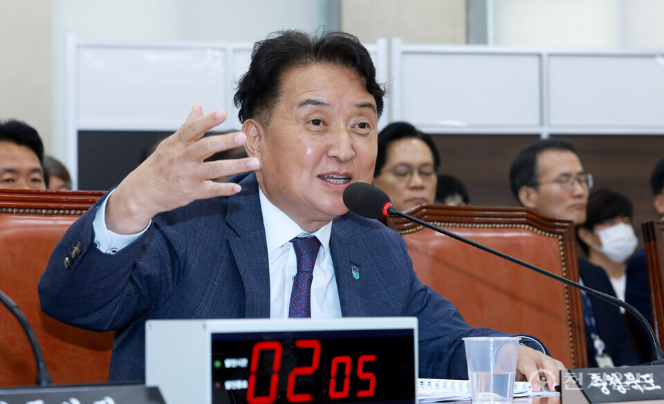 [천지일보=박준성 기자] 김영환 충북도지사가 23일 서울 여의도 국회에서 열린 행정안전위원회 전체회의 오송참사 국정조사 청문회에서 의원 질의에 답하고 있다.ⓒ천지일보 2025.09.23.