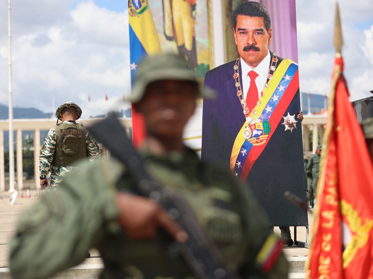이날 카라카스 티우나 요새에서 볼리바르 군대 소속 군인들이 군사 훈련에 참여하고 있다. (Photo by Pedro MATTEY / AFP, 연합뉴스)