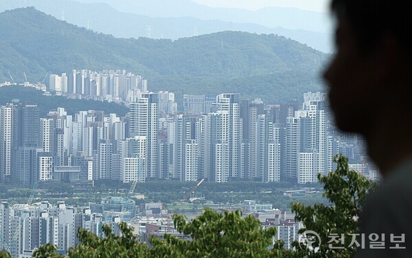 23일 오후 서울 용산구 남산에서 바라본 시내 아파트 단지 모습. ⓒ천지일보 2025.07.23.