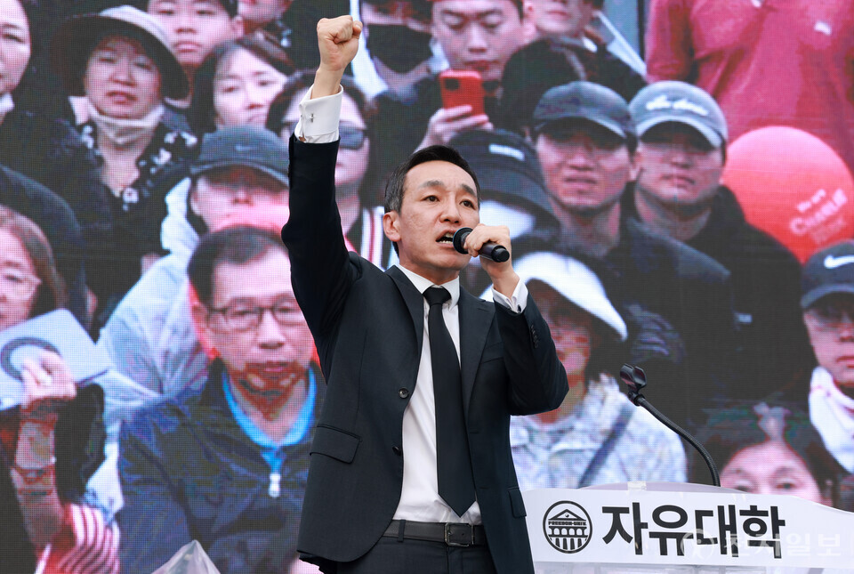 [천지일보=박준성 기자] 국민의힘 김민수 최고위원이 3일 오후 서울 종로구 경복궁 동십자각 인근에서 열린 자유대학 개천절 집회에서 발언하고 있다.ⓒ천지일보 2025.10.03.