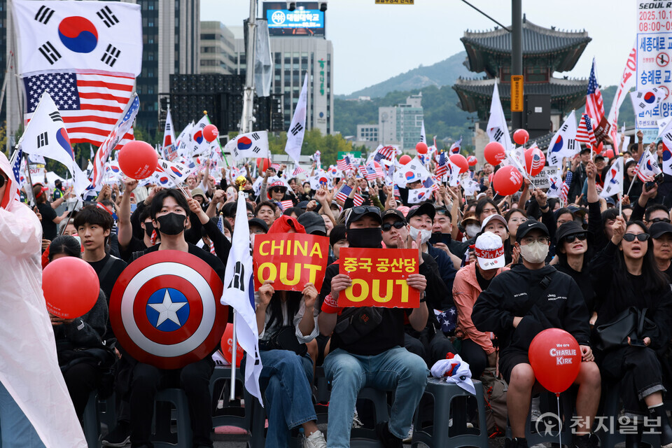 [천지일보=박준성 기자] 자유대학 등 보수단체가 개천절인 3일 오후 서울 종로구 경복궁 동십자각 인근에서 자유대학 개천절 집회를 열고 있다.ⓒ천지일보 2025.10.03.