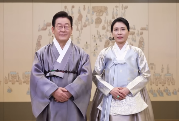 이재명 대통령과 김혜경 여사가 추석 연휴 이틀째인 4일 영상 메시지를 통해 명절 인사를 하고 있다. 2025.10.04. (출처: KTV 캡처)