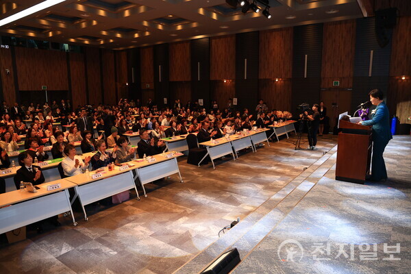 농림축산식품부(장관 송미령)가 농협중앙회, 7개 여성농업인단체와 함께 15일 서울 양재 aT센터에서 제4회 ‘여성농업인의 날’ 기념행사를 개최했다. (제공: 농식품부) ⓒ천지일보 2025.10.15.