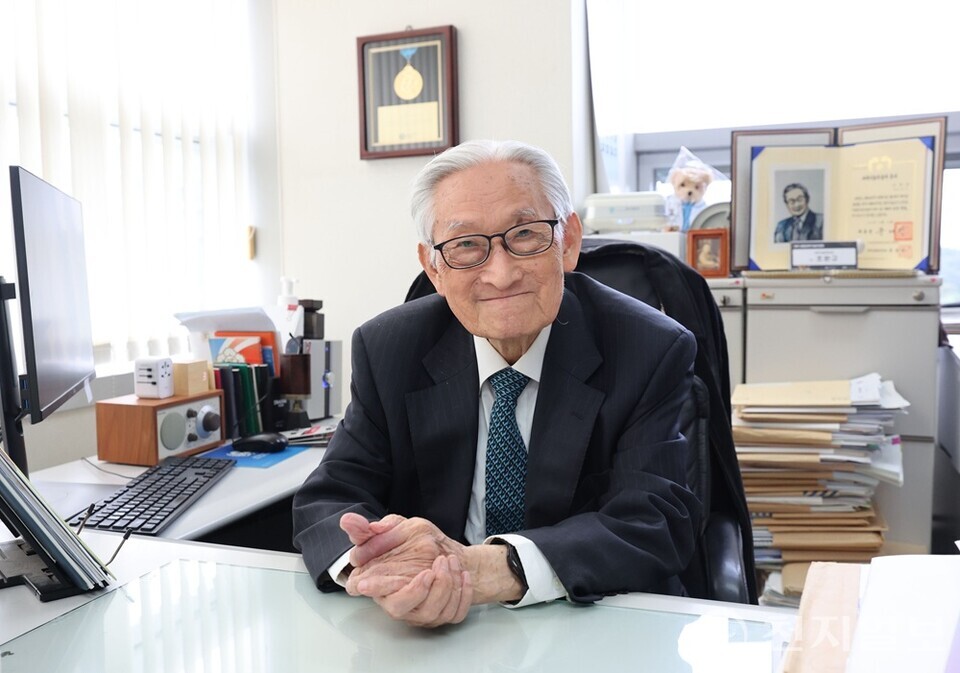 [천지일보=남승우 기자] 조완규(97) 박사가 지난 14일 서울 관악구 국제백신연구소(IVI)에서 인터뷰하고 있다. ⓒ천지일보 2025.10.18.