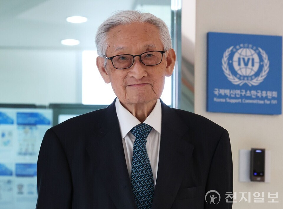 [천지일보=남승우 기자] 조완규(97) 박사가 지난 14일 서울 관악구 국제백신연구소(IVI)에서 인터뷰하고 있다. ⓒ천지일보 2025.10.18.