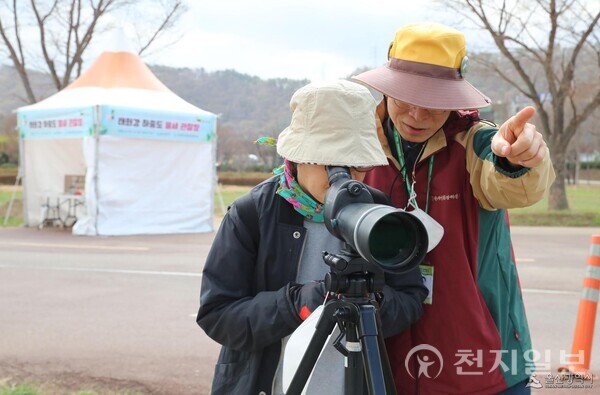 태화강 하중도 물새 관찰장 프로그램 운영 모습. (제공: 울산시청) ⓒ천지일보 2025.10.22.